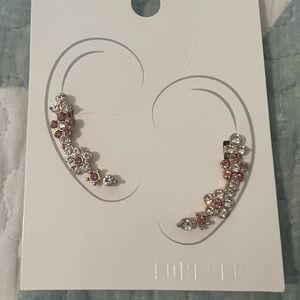 Ear Crawlers 🌸❤️